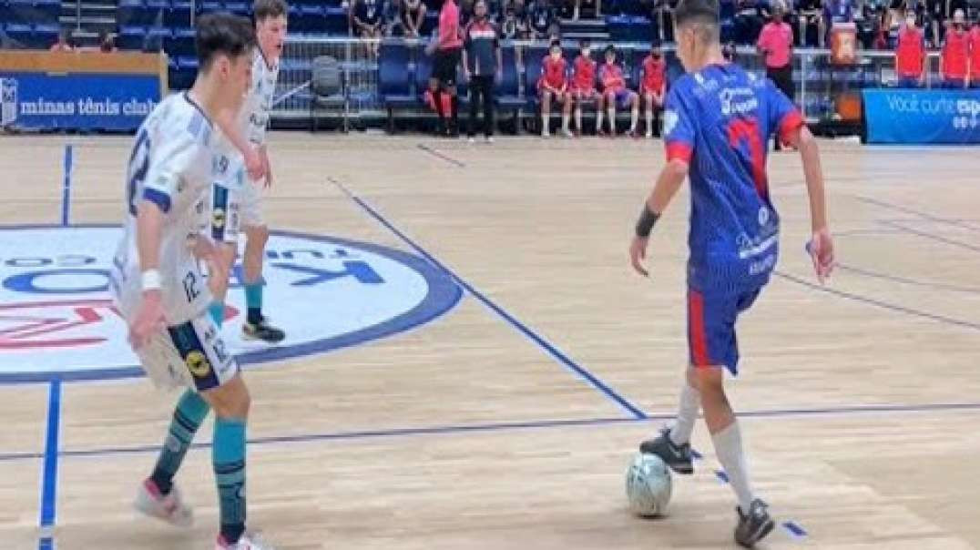 ELES SÓ TEM 17 ANOS E JOGAM UM ABSURDO DE FUTSAL