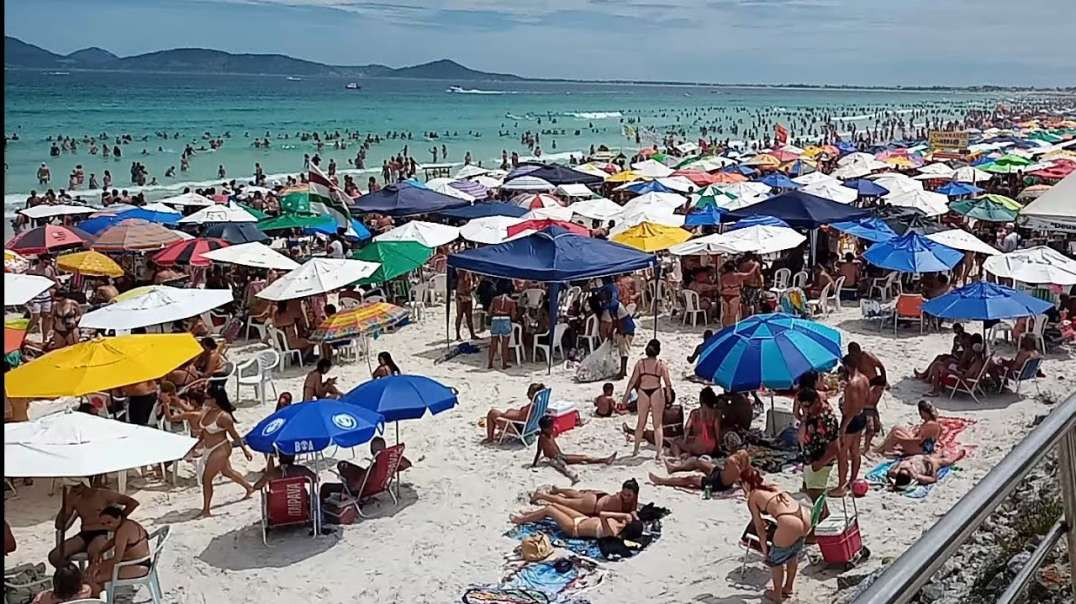 A praia do Forte localiza-se na cidade de Cabo Frio