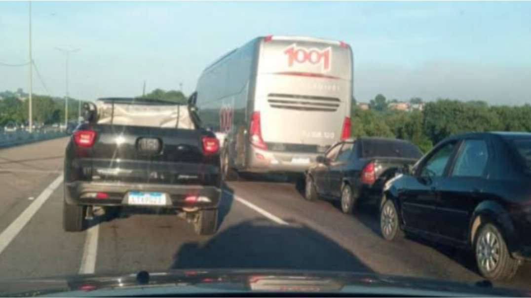 Polícia Perseguindo Bandidos Na Rodovia