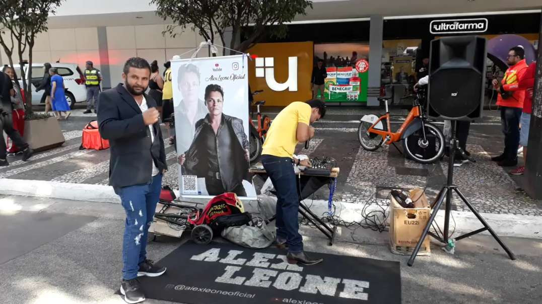 Veja  Só a música que pediram para o cantor de rua de São Paulo