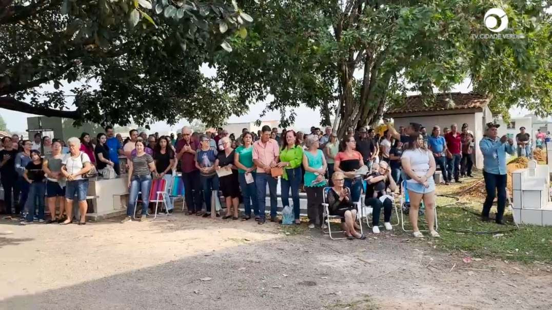 Emoção e saudade marcam o Dia de Finados no Cemitério São Francisco de Assis em Juína