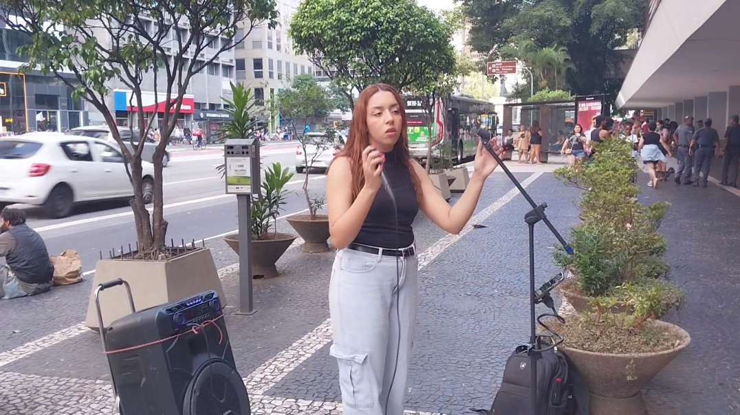 Vejam o show  da  Isa melo uma jovem talentosa