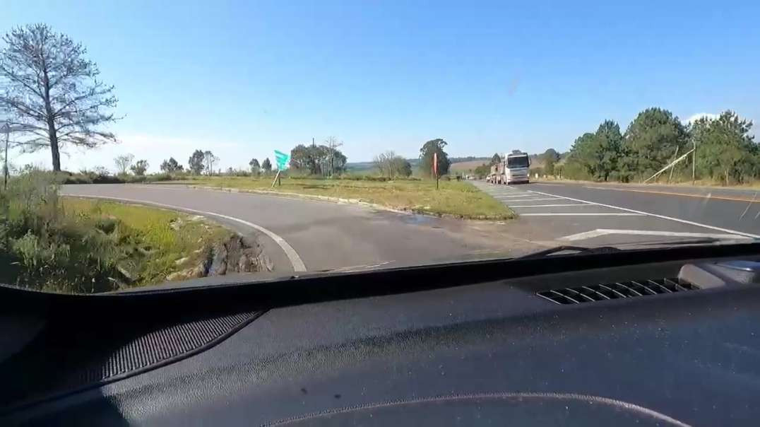 A Polícia Rodoviária Federal recuperou  em Palmeira (PR), um automóvel roubado, que estava sendo uti