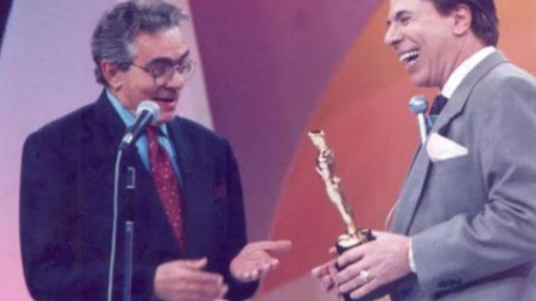 Chico Anysio  recebendo troféu imprensa do Silvio e